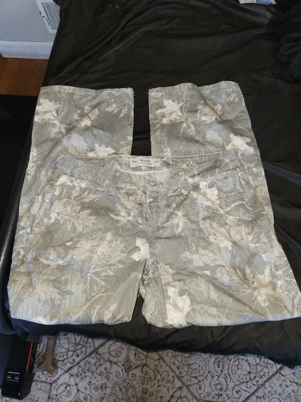 Hollister Curvy Low-Rise Baggy Jeans W31